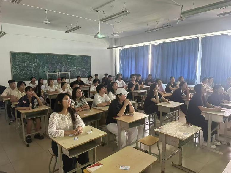 中餐学院组织全体师生观看九三阅兵式